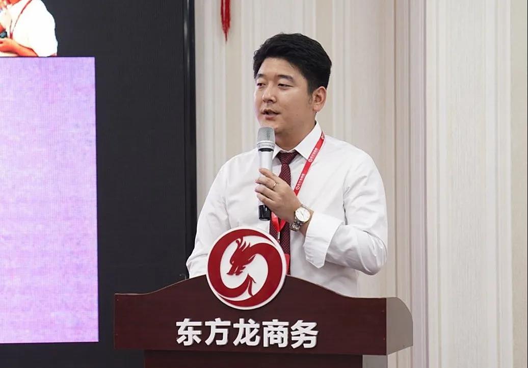 東方龍商務(wù)集團(tuán)舉行年中工作會(huì)議及干部述職報(bào)告，正式啟動(dòng)“夏季攻堅(jiān)”服務(wù)競(jìng)賽！