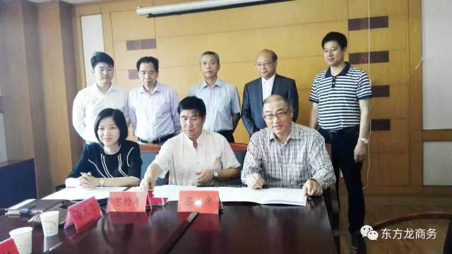 陪同通用航空投資選址項(xiàng)目方考察江蘇金湖縣,三方共同簽訂投資意向協(xié)議 陪同通用航空投資選址項(xiàng)目方考察江蘇金湖縣,三方共同簽訂投資意向協(xié)議