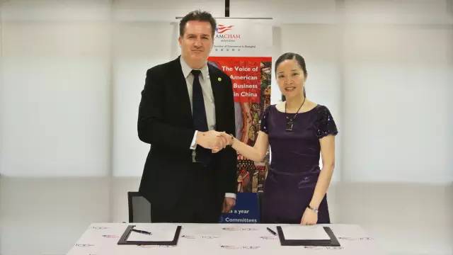 東方龍商務(wù)與美國商會(huì)正式簽訂戰(zhàn)略合作協(xié)議,深度展開全方位合作 東方龍商務(wù)與美國商會(huì)正式簽訂戰(zhàn)略合作協(xié)議,深度展開全方位合作