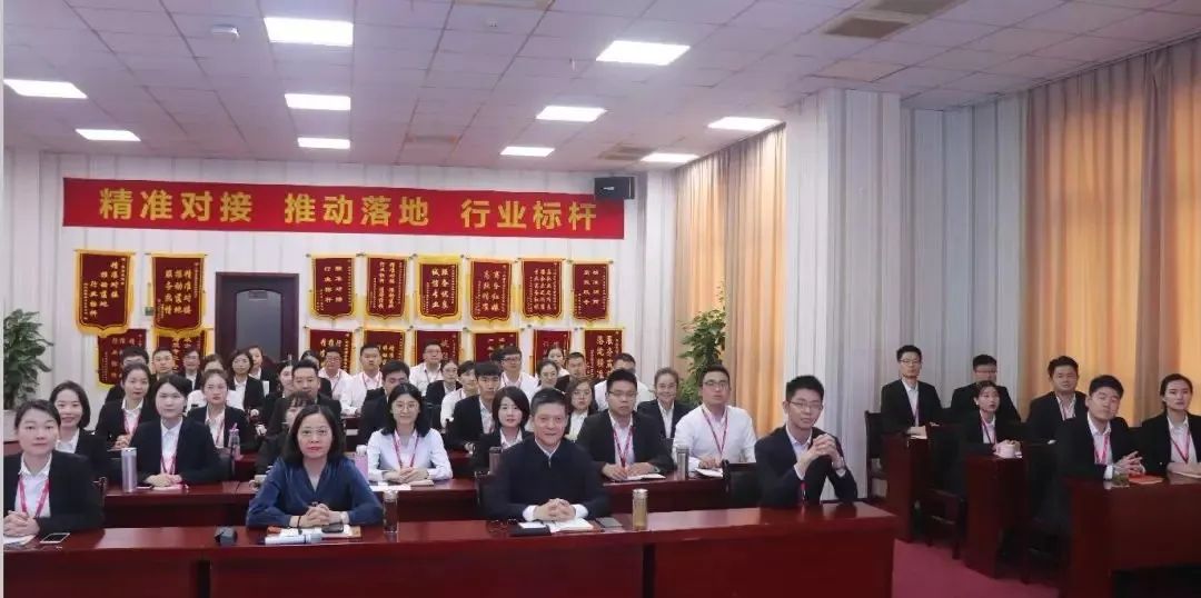 東方龍商務(wù)集團(tuán)成立5周年系列報(bào)道之四 服務(wù)篇《升級服務(wù)質(zhì)量永遠(yuǎn)在路上》 東方龍商務(wù)集團(tuán)成立5周年系列報(bào)道之四 服務(wù)篇《升級服務(wù)質(zhì)量永遠(yuǎn)在路上》