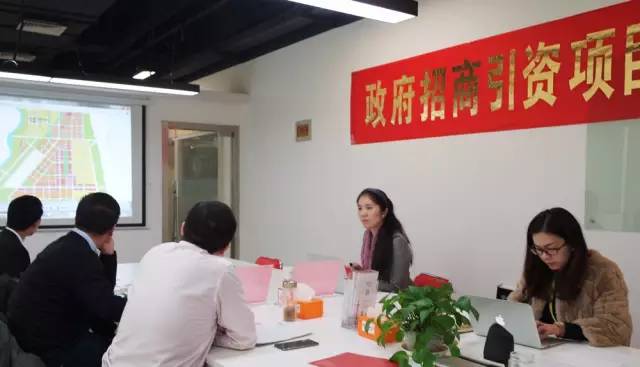 東方龍商務(wù)成功舉辦多元?jiǎng)?chuàng)新型電子商務(wù)產(chǎn)業(yè)園投資選址項(xiàng)目的第二場政府對接會