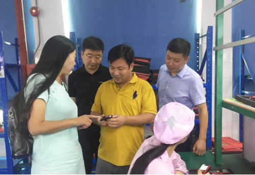 陪同政府園區(qū)對接考察智能終端產(chǎn)業(yè)鏈投資選址項目方，雙方達成多項合作共識