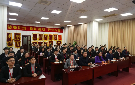  1月上旬，集團(tuán)舉行2021年首場投資選址項(xiàng)目評估會，成功通過34個(gè)高質(zhì)量項(xiàng)目