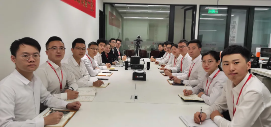  1月上旬，集團(tuán)舉行2021年首場投資選址項(xiàng)目評估會，成功通過34個(gè)高質(zhì)量項(xiàng)目