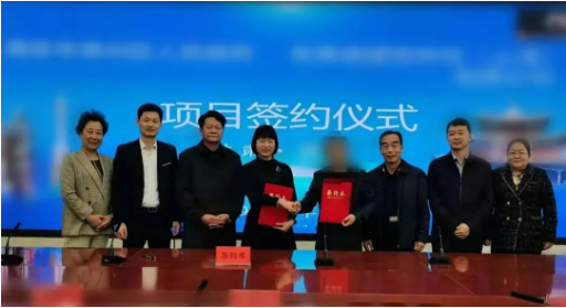 今日，由集團(tuán)精準(zhǔn)推介的兩個(gè)優(yōu)質(zhì)投資選址項(xiàng)目分別與甘肅某地方政府、陜西某地方政府成功簽訂投資協(xié)議 