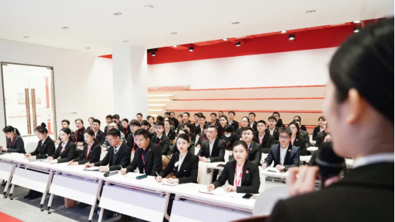 為2022年開局之戰(zhàn)夯基礎(chǔ)、扎根基！東方龍商務(wù)集團(tuán)年度培訓(xùn)大會(huì)成功舉行