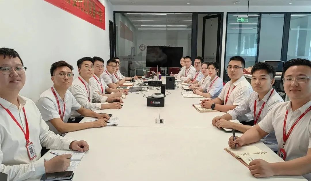 燃情征戰(zhàn)，決勝決戰(zhàn)下半年！東方龍商務(wù)集團(tuán)成功舉行6-7月份月度總結(jié)會