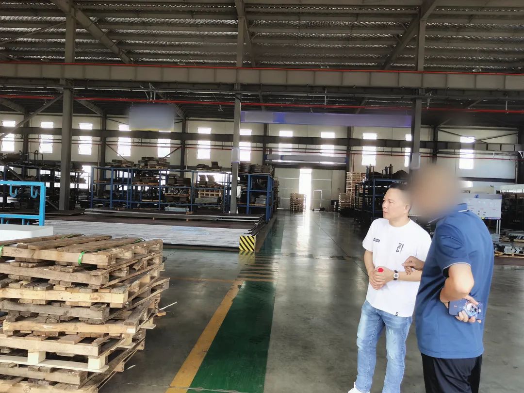 國內(nèi)眾多知名車企的指定合作伙伴！高性能汽車配件投資選址項目方實地考察江蘇某地方政府