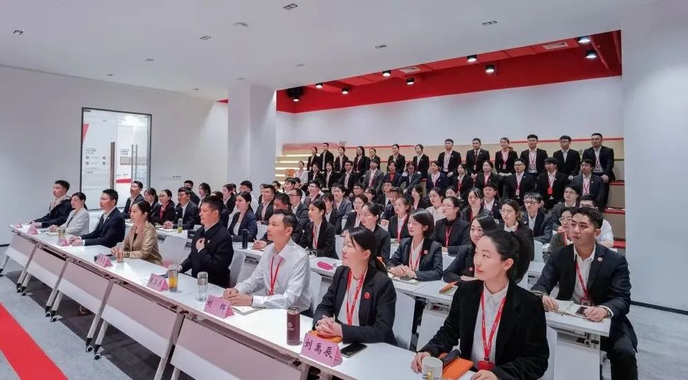 【月度總結(jié)】喜迎進博，奮戰(zhàn)百日，決勝2022！東方龍商務集團成功舉行9月份月度總結(jié)會
