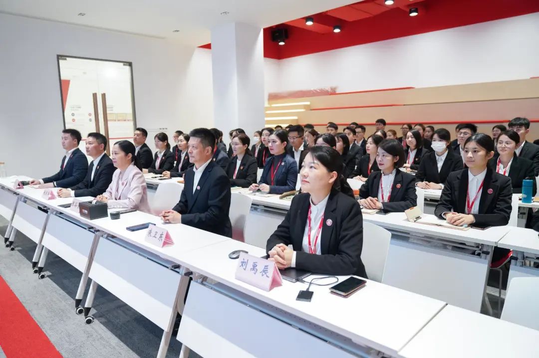 借助“進(jìn)博磁力”，搶抓發(fā)展新機(jī)！10月下旬，集團(tuán)成功通過35個(gè)優(yōu)質(zhì)投資選址項(xiàng)目