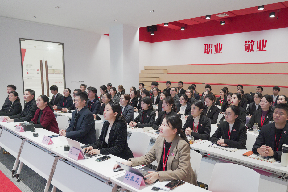 全力搶項(xiàng)目，拓市場，拼落地！12月上旬，集團(tuán)成功通過34個(gè)優(yōu)質(zhì)投資選址項(xiàng)目