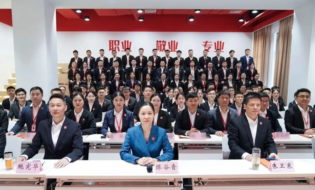 聚勢行，闖新途！東方龍商務召開一季度“開門紅”總結表彰暨“奔跑二季度”競賽總動員