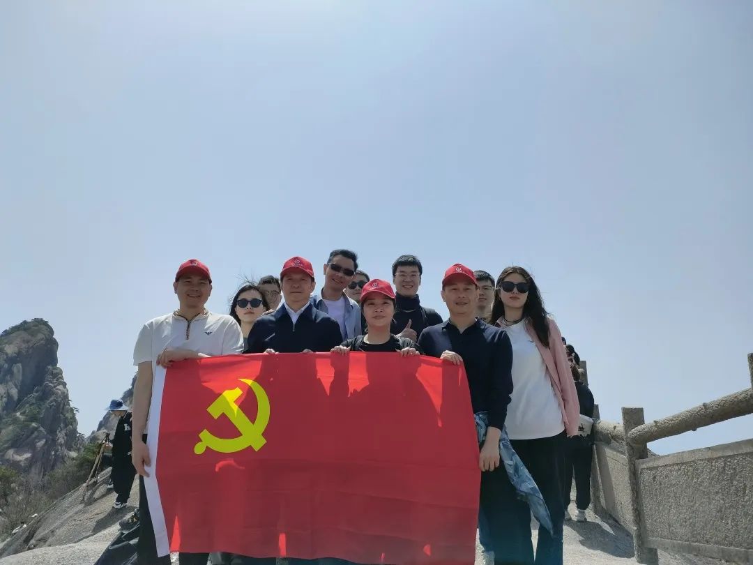 東方龍商務(wù)與春天有個約會！集團100余人赴安徽黃山“團建”，太嗨了！“奔跑二季度”——我們準備好了！