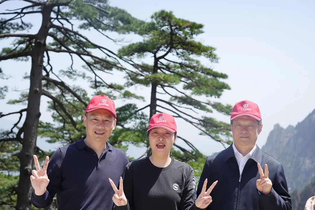 東方龍商務(wù)與春天有個約會！集團100余人赴安徽黃山“團建”，太嗨了！“奔跑二季度”——我們準備好了！