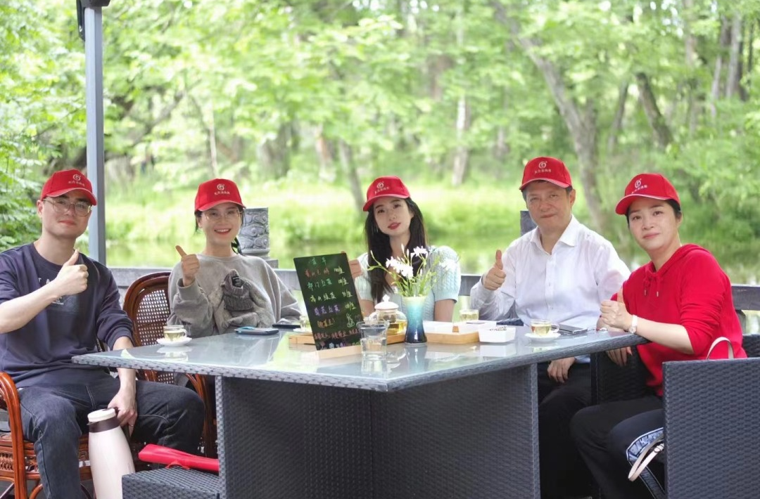 東方龍商務(wù)與春天有個約會！集團100余人赴安徽黃山“團建”，太嗨了！“奔跑二季度”——我們準備好了！