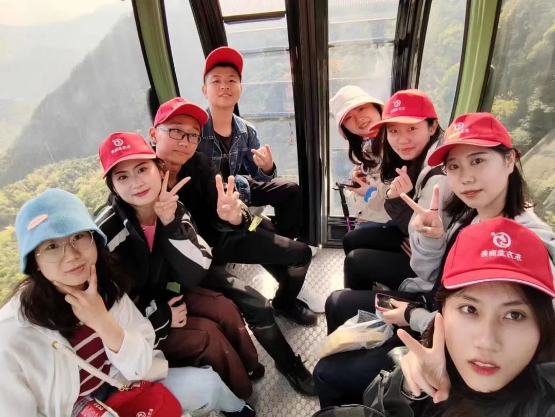 東方龍商務(wù)與春天有個約會！集團100余人赴安徽黃山“團建”，太嗨了！“奔跑二季度”——我們準備好了！