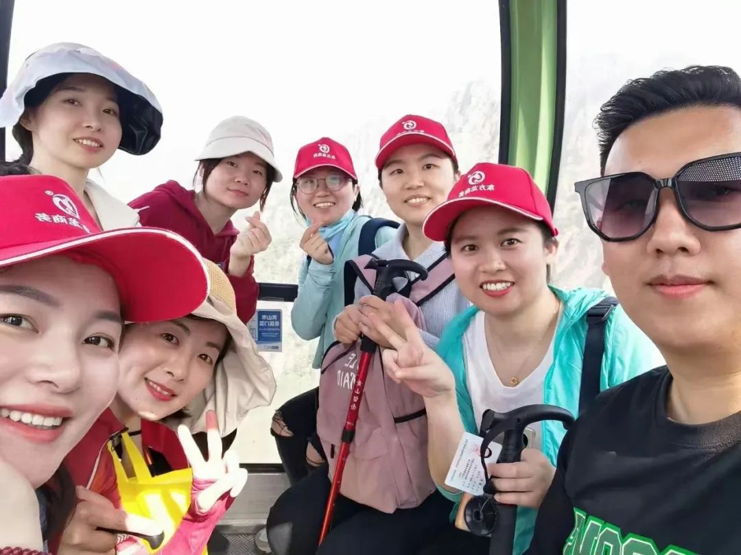 東方龍商務(wù)與春天有個約會！集團100余人赴安徽黃山“團建”，太嗨了！“奔跑二季度”——我們準備好了！