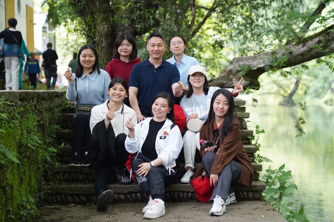 東方龍商務(wù)與春天有個約會！集團100余人赴安徽黃山“團建”，太嗨了！“奔跑二季度”——我們準備好了！