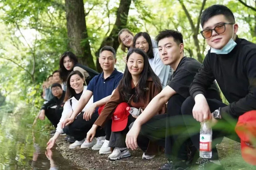 東方龍商務(wù)與春天有個約會！集團100余人赴安徽黃山“團建”，太嗨了！“奔跑二季度”——我們準備好了！