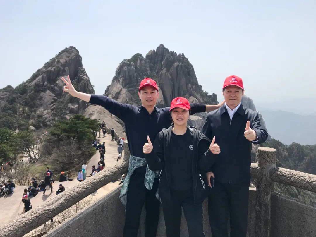 東方龍商務(wù)與春天有個約會！集團100余人赴安徽黃山“團建”，太嗨了！“奔跑二季度”——我們準備好了！