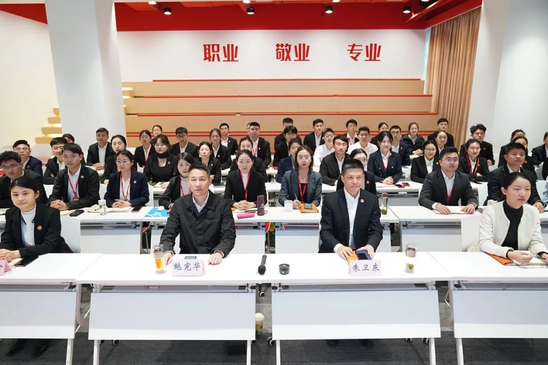 走進(jìn)東方龍、牽手東方龍、成就招商之路！4月中旬，集團(tuán)31個(gè)優(yōu)質(zhì)投資選址項(xiàng)目成功通過(guò)評(píng)估