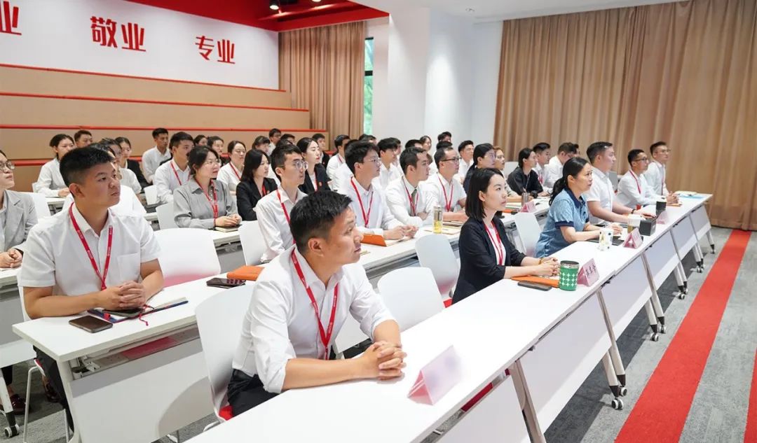 爭(zhēng)、搶、拼、實(shí)！奔跑二季度競(jìng)賽活動(dòng)圓滿收官！6月下旬，集團(tuán)共34個(gè)優(yōu)質(zhì)投資選址項(xiàng)目通過(guò)評(píng)估
