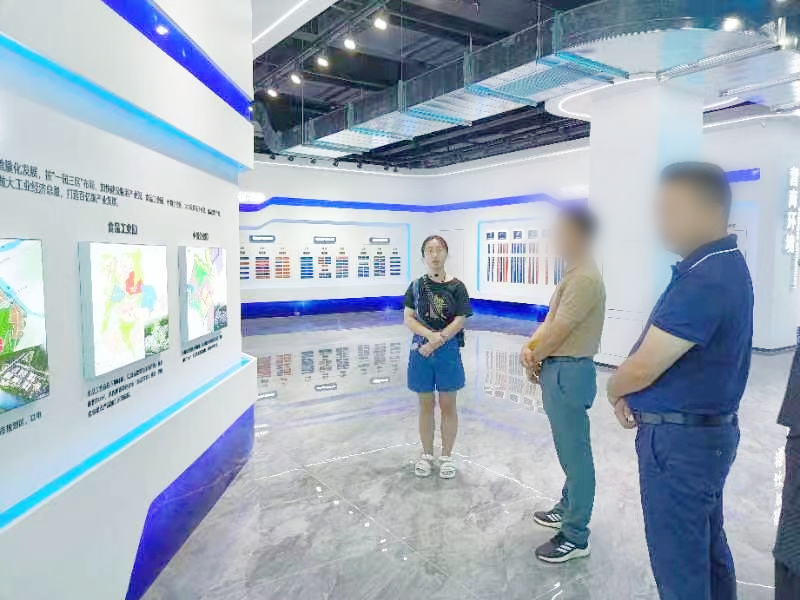 細(xì)分行業(yè)龍頭企業(yè)！光源顯示材料投資選址項目方考察四川某地方政府
