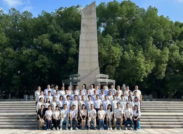 開講啦！集團(tuán)董事長(zhǎng)/CEO陳谷音走進(jìn)上海交通大學(xué)講堂，為廣東海珠區(qū)石溪聯(lián)社考察團(tuán)做專業(yè)招商實(shí)戰(zhàn)培訓(xùn)