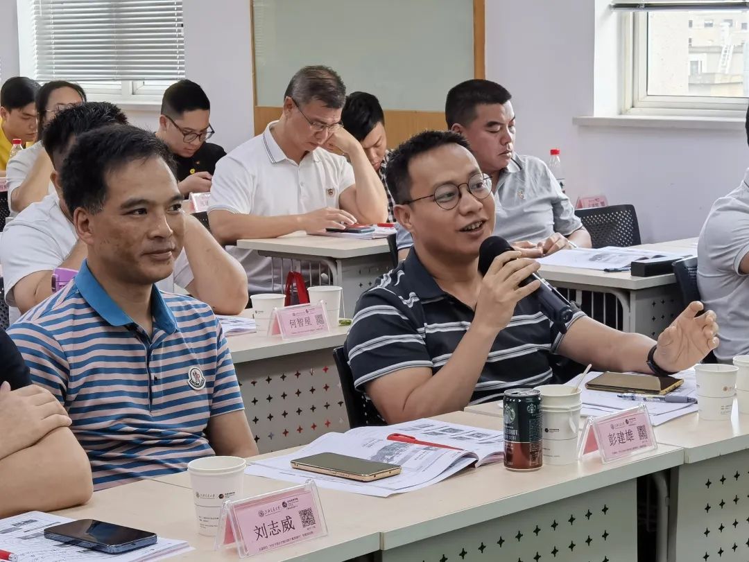 開講啦！集團(tuán)董事長(zhǎng)/CEO陳谷音走進(jìn)上海交通大學(xué)講堂，為廣東海珠區(qū)石溪聯(lián)社考察團(tuán)做專業(yè)招商實(shí)戰(zhàn)培訓(xùn)