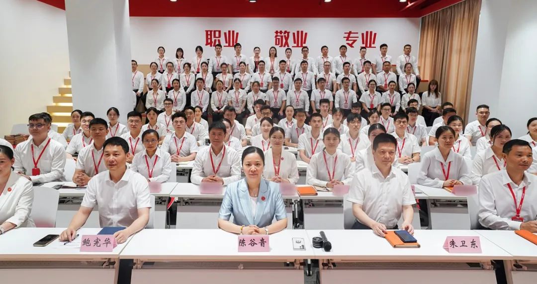 再獲殊榮！東方龍商務(wù)集團(tuán)喜獲2023年度上海市“專精特新”企業(yè)稱號！